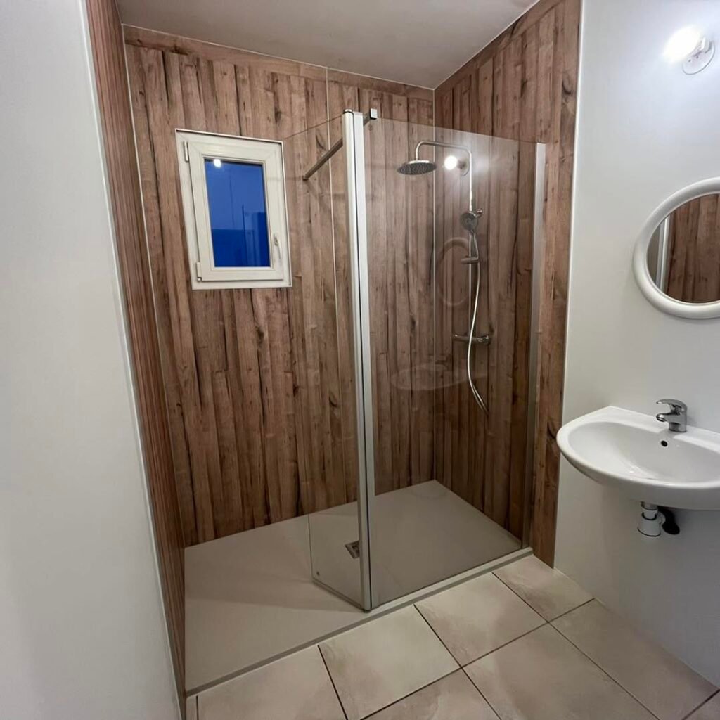 salle de bain avec pose de panneaux muraux aluminium imita 3 salle de bain avec pose de panneaux muraux aluminium imita 3