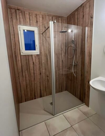 salle de bain avec pose de panneaux muraux aluminium imita 3 salle de bain avec pose de panneaux muraux aluminium imita 3