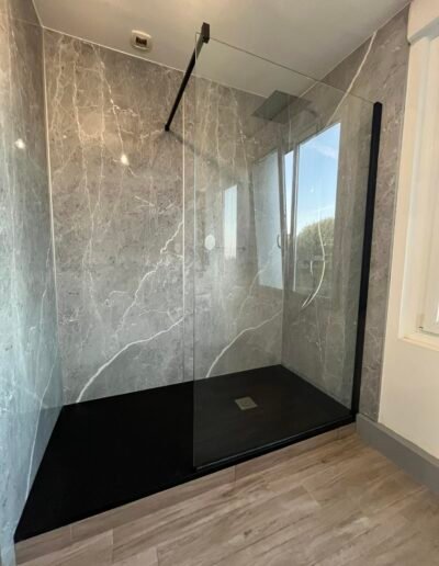 Projet de salle de bain sur la commune de Loc Eguiner Saint Thegonnec Remplacement d’une baignoi Projet de salle de bain sur la commune de Loc Eguiner Saint Thegonnec Remplacement d’une baignoi