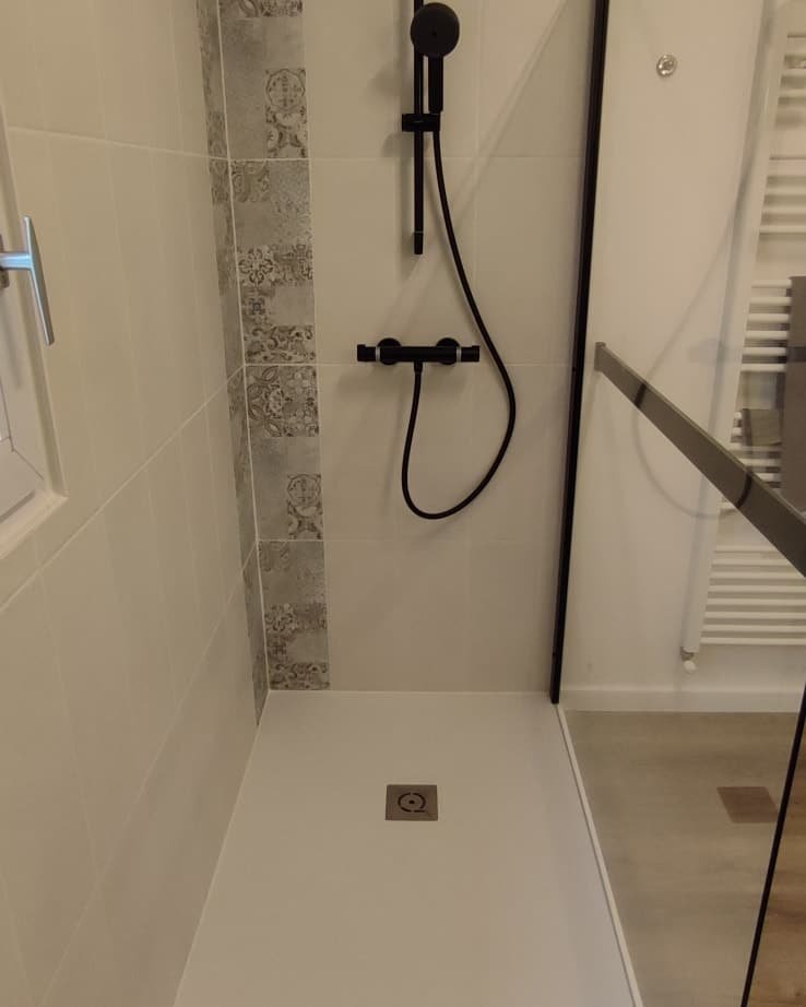 Rénovation d'une salle d'eau sur Morlaix ainsi que le remplacement d'un wc standard par un suspendu